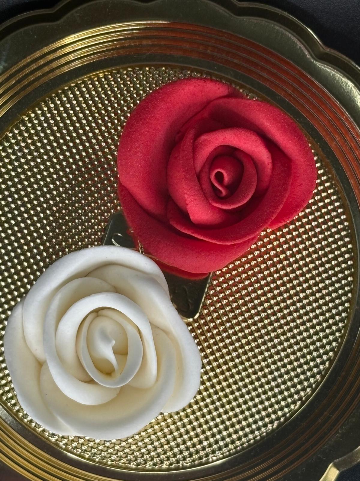 Rose grandi in pasta di zucchero